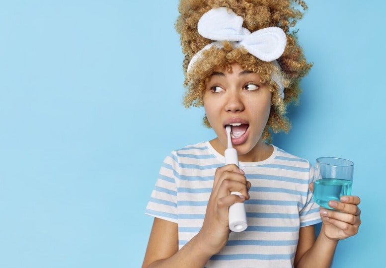 cleaning mouth with fluoride and toothpaste