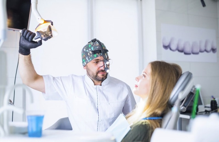 visiting a dentist for emergency