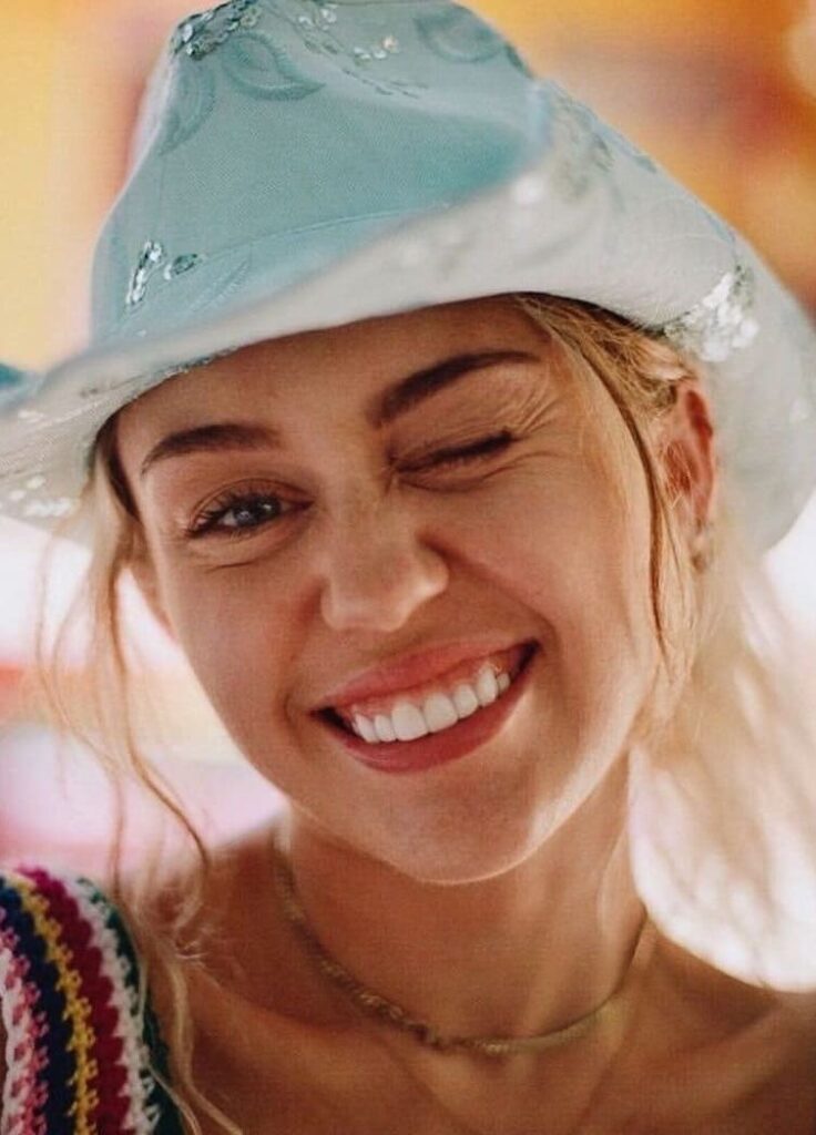 Miley Cyrus after dental veneers