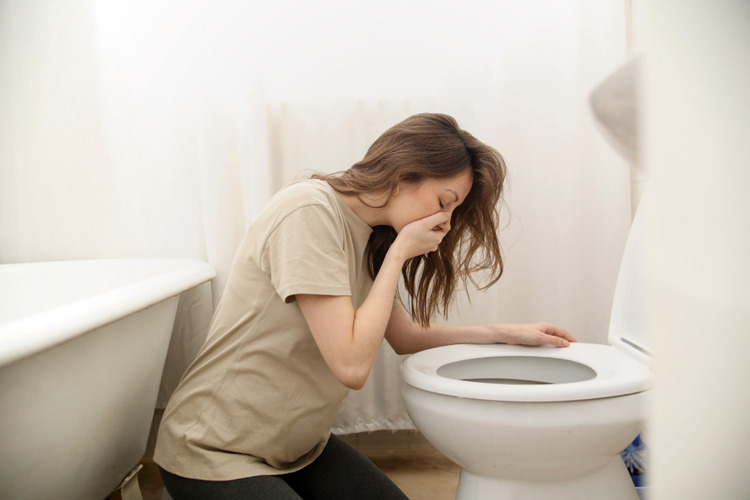 a pregnant woman who is vomiting 